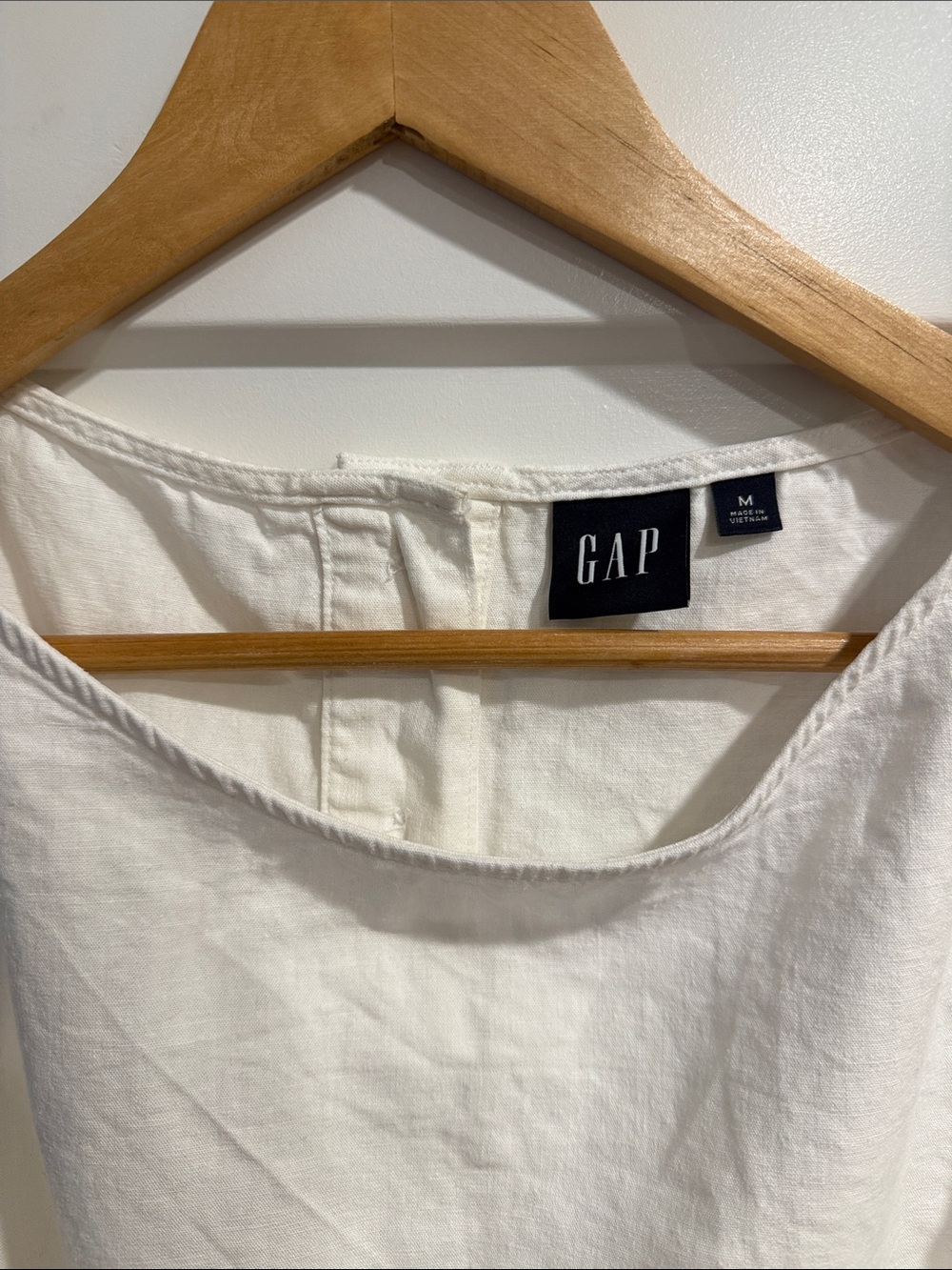 GAP White Sleeveless Tank Top - Picture 2 of 6